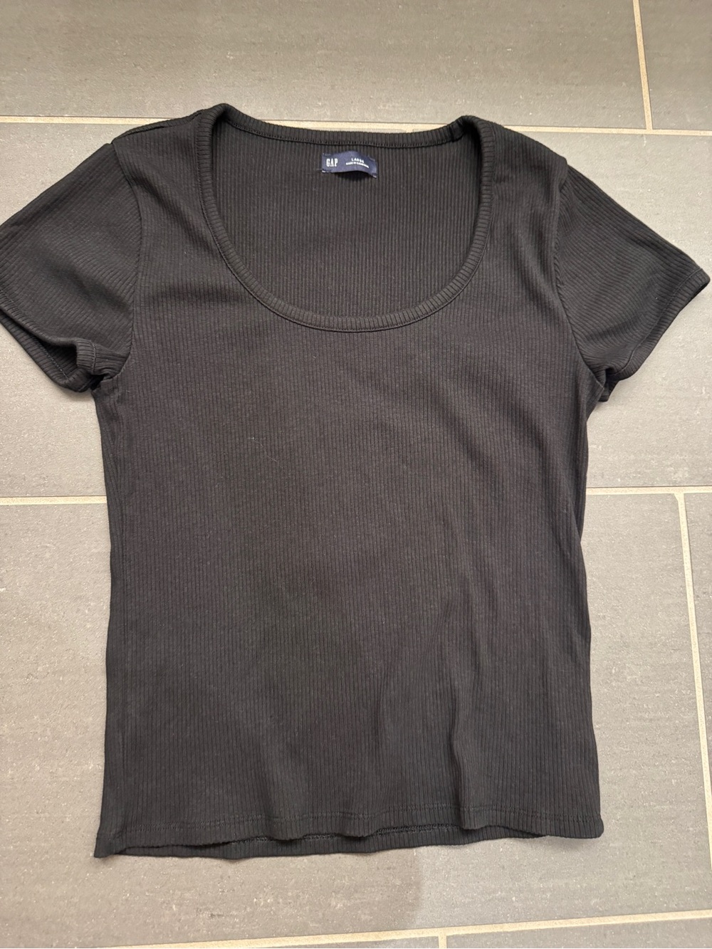GAP Black Ribbed Scoop Tee - Women's Short Sleeve
